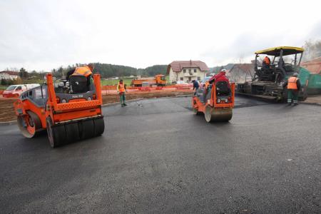 GRADBIŠČE CENTRA ZAŠČITE IN REŠEVANJA RAKEK ASFALTIRANJE 03 FOTO LJUBO VUKELIČ